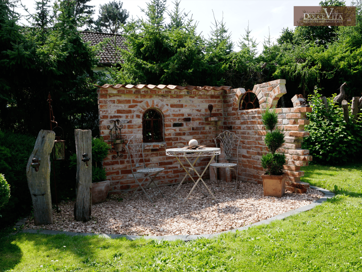 Ruinenmauer Bausatz im Garten