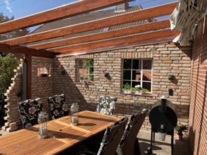 Sichtschutz mit Gussfenstern Terrasse mit Sichtschutz