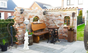 Gartenmauer selbstgebaut Gartenmauer selber bauen mit Gussfenster